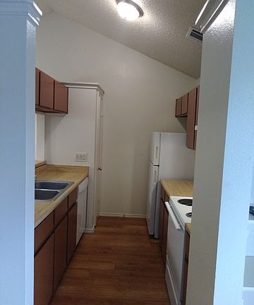 3rd image of 5029 Anacacho St