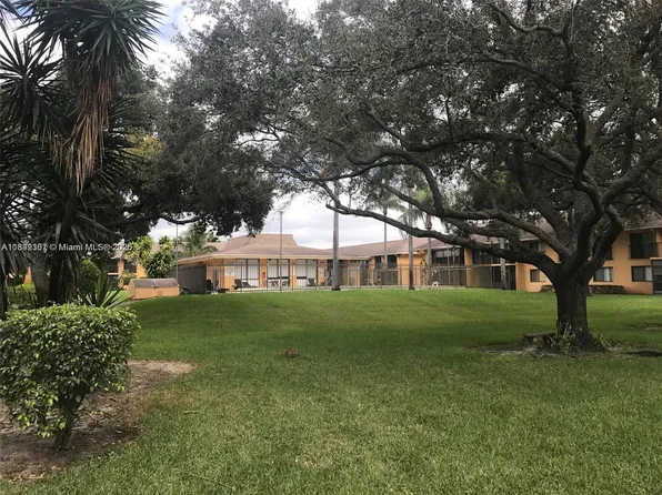 5831 Washington St APT 45, Hollywood, FL 33023