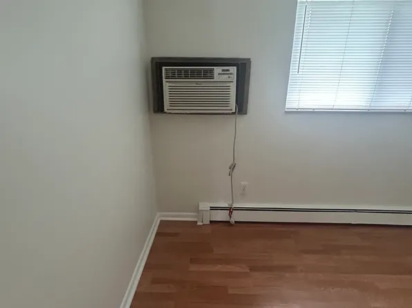 4302 W Thirteen Mile Rd APT 2, Royal Oak, MI 48073