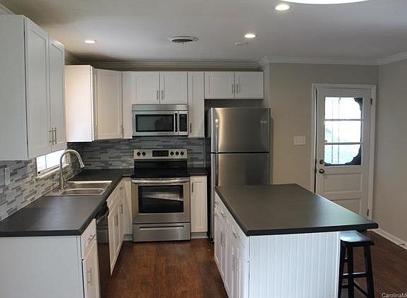 4th image of 2420 Belle Terre Dr