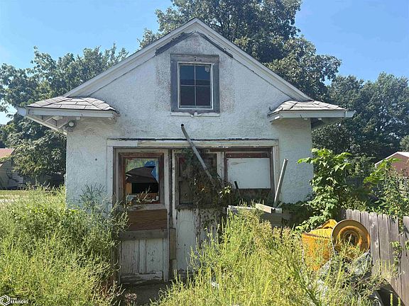 5th image of 828 Drake Ave