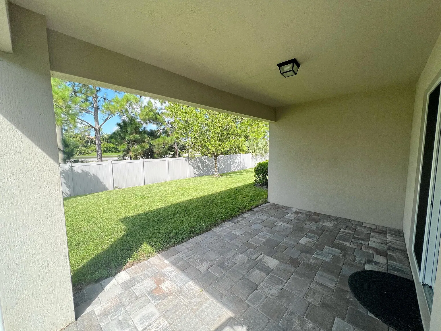 4 bed, 2.0 bath, 1730 sqft, $3,600 — Photo 3