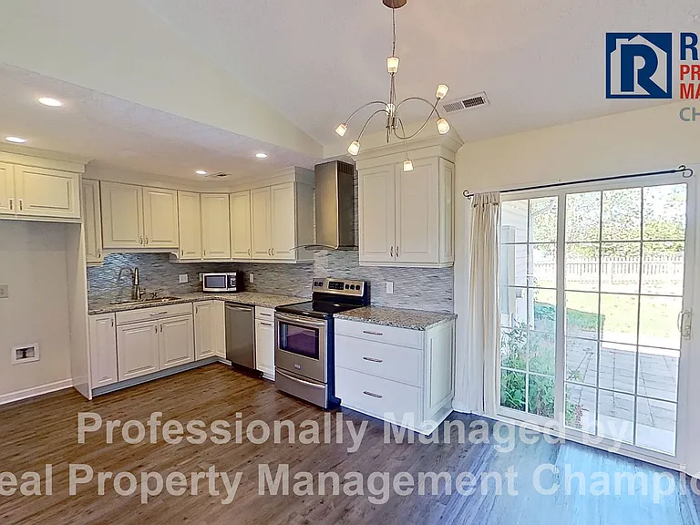802 Plainfield Ct — Photo 7