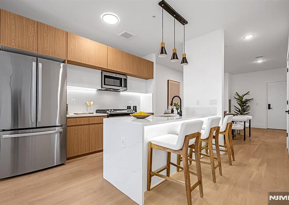 1st image of 649 38th St #Penthouse 507