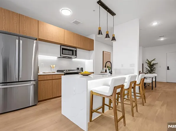 649 38th St #Penthouse 507, Union City, NJ 07087