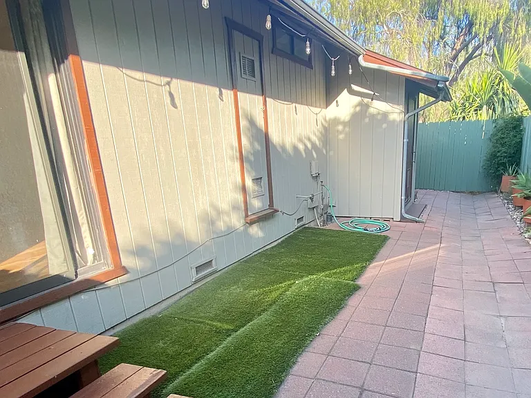 430 W Gutierrez St — Photo 10