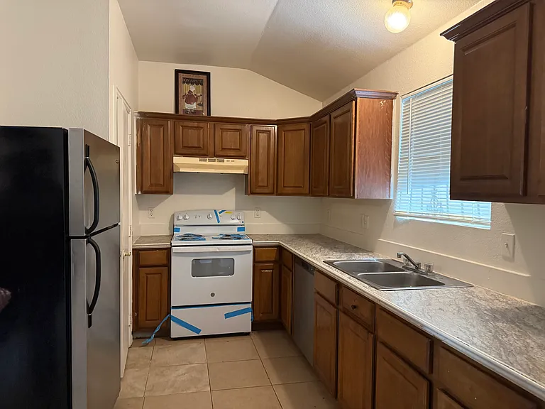 216 Creek Cove Dr — Photo 12