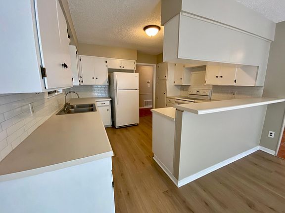 3rd image of 100 Potomac Cir