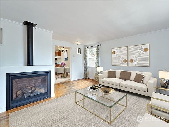 5th image of 18822 10th Ave NE