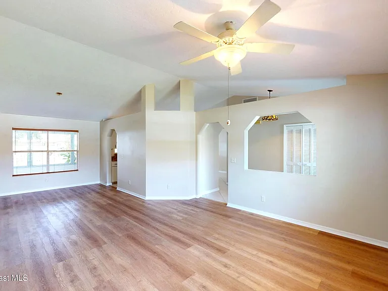 3620 Whisperwood Cir — Photo 2
