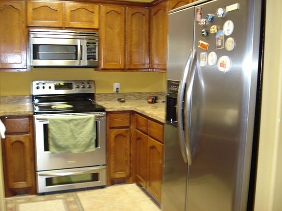 4th image of 408 N Palm Dr