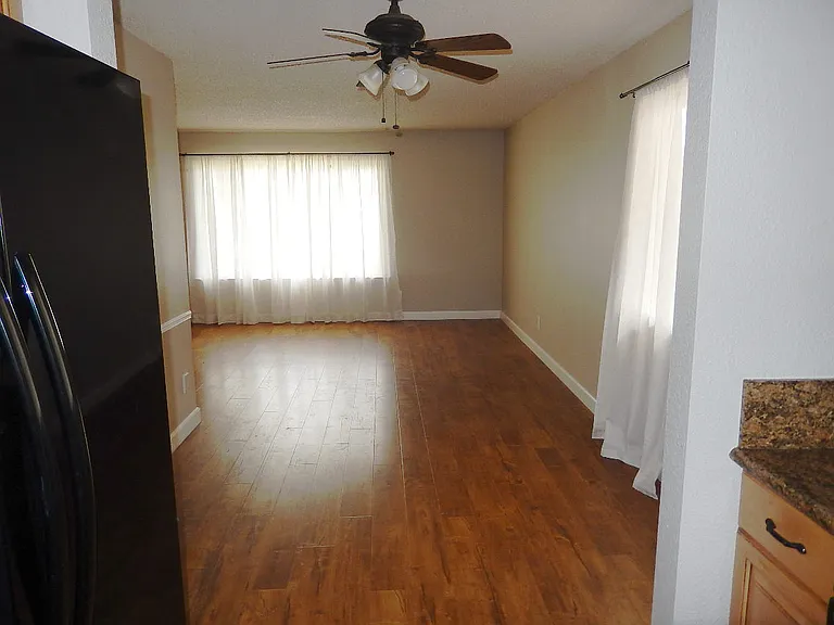 348 Bishop Dr — Photo 5