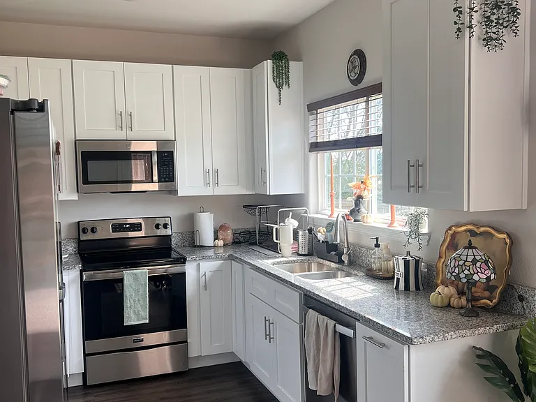 2317 Forest Hill Ln — Photo 3