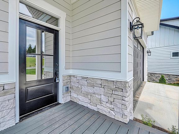 2nd image of 115 Retreat Ln