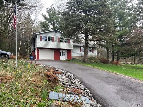 3832 Makyes Rd, Syracuse, NY 13215