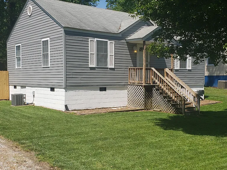 1720 Rockwood Rd — Photo 1
