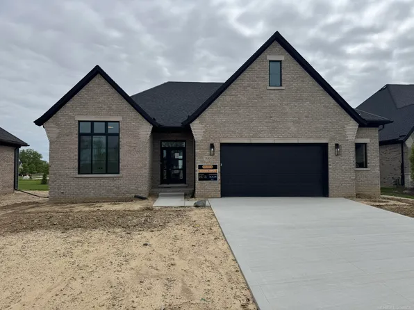 14004 Quail View Dr, Washington, MI 48094
