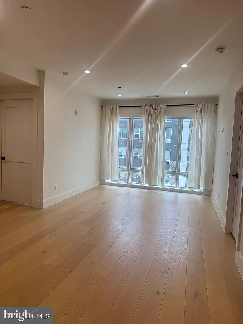 2 bed, 862 sqft, $2,500 — Photo 2