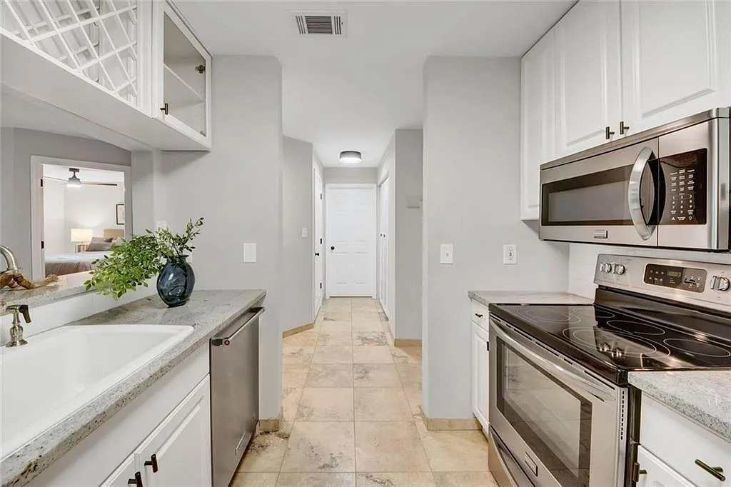1 bed, 1.0 bath, 713 sqft, $1,600 — Photo 1