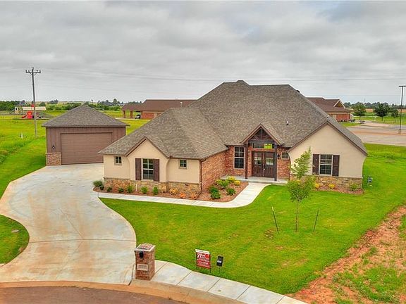 4th image of 101 Hickory Cir