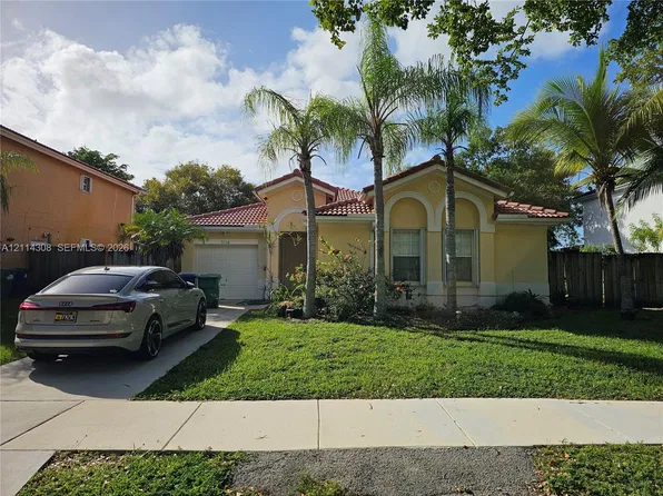 9056 SW 213th St, Cutler Bay, FL 33189