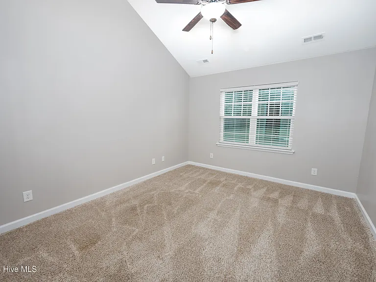 204 Gillcrest Ct — Photo 16