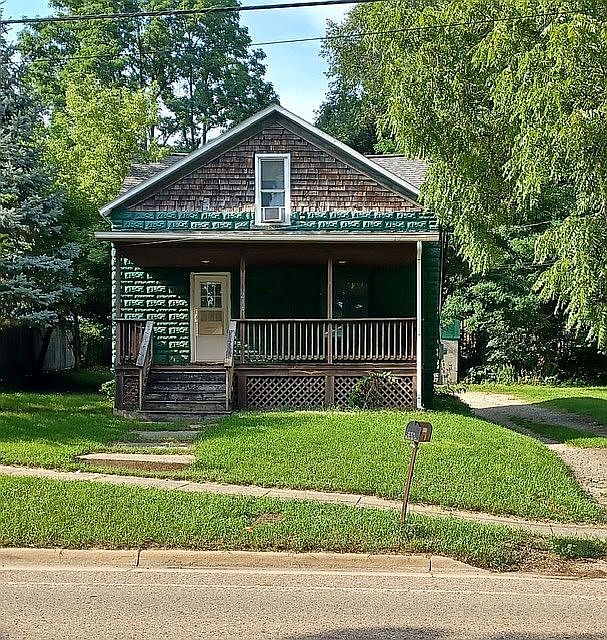 1st image of 214 W River St