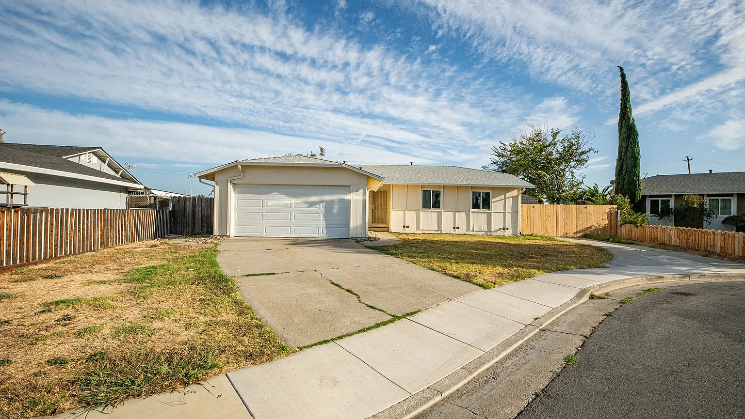 265 Yosemite Dr photo 1