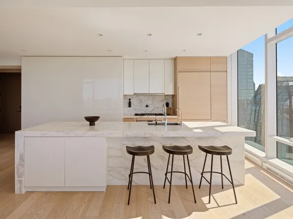 30 Riverside Boulevard image 2 of 16