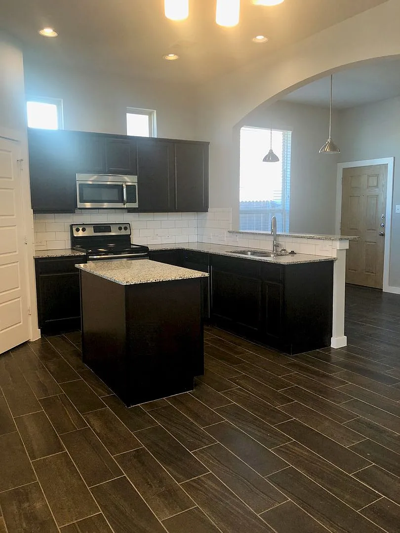 Building Photo - 925 Chaparral Trl