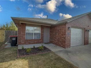 2633 Carondolet St #B, Springdale, AR 72764