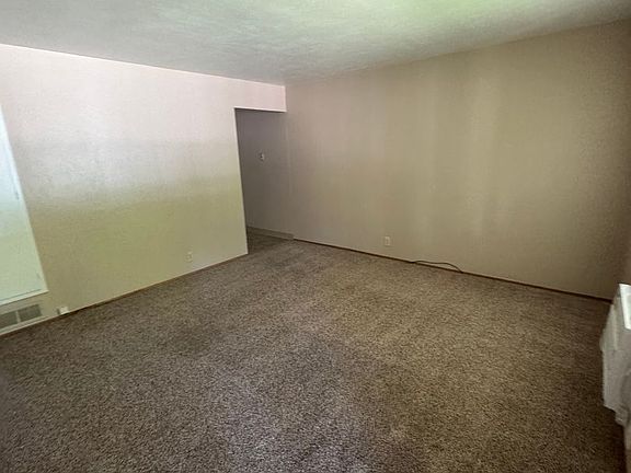3rd image of 428 W Oak St APT 1