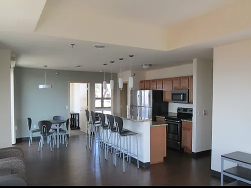 229 W Lakelawn Pl #305 Photo 1