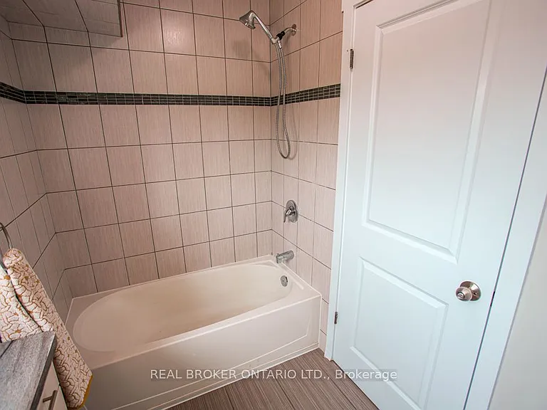 489 East Ave #B — Photo 35