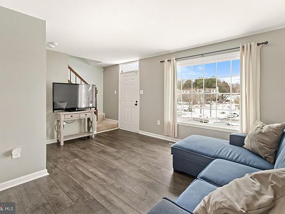 4th image of 6613 High Beach Ct E