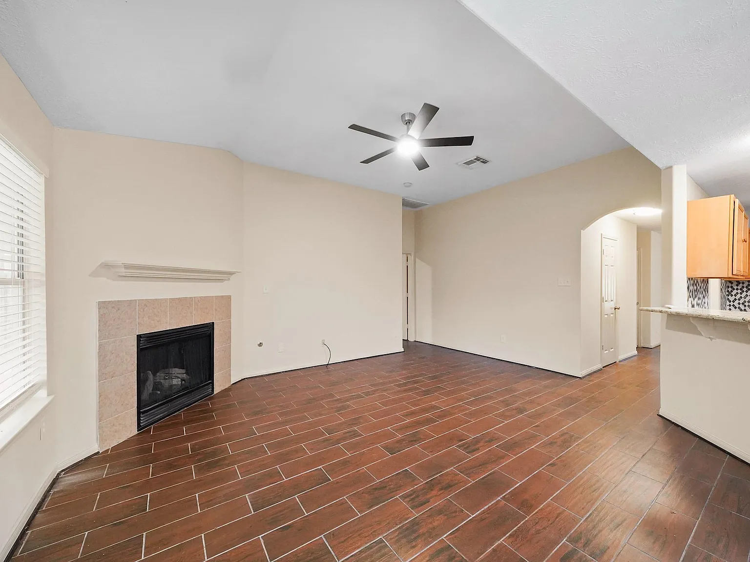 4 bed, 3.5 bath, 3029 sqft, $2,400 — Photo 4