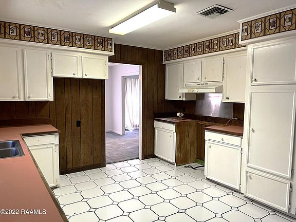4th image of 404 Wildwood Dr