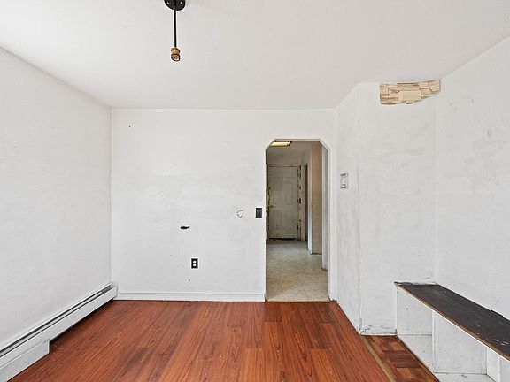 5th image of 1448 Turner St