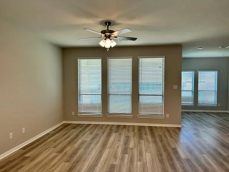 10211 Six Shooter Ln — Photo 3