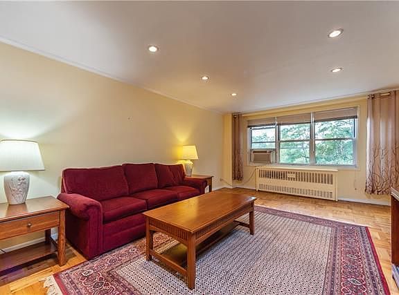 5th image of 3935 Blackstone Ave APT 2J