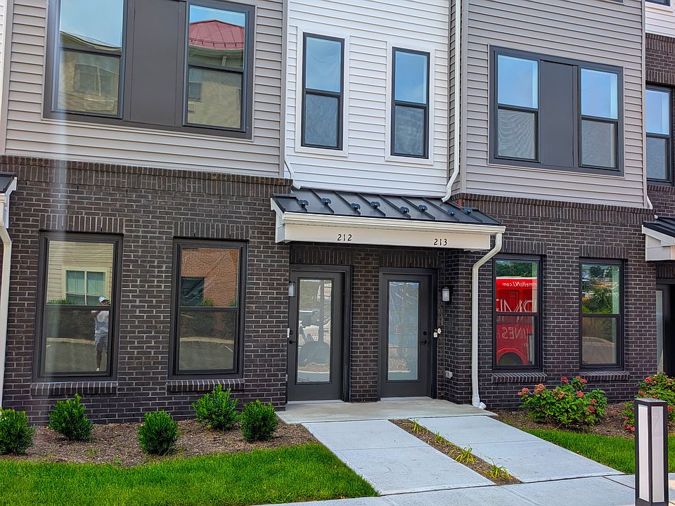 1st image of 200 Balsam St Unit 212