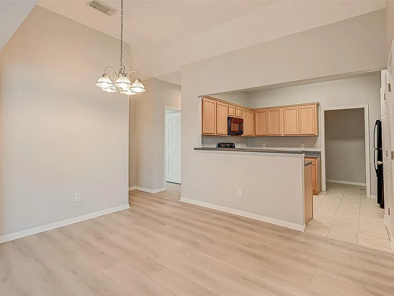 717 Cedarwood Dr — Photo 9