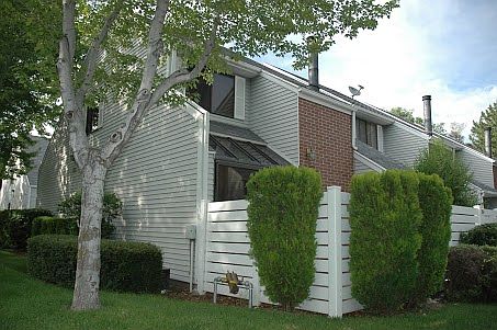End unit - fenced-in patio