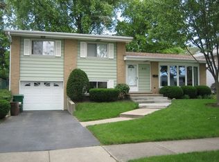 842 S School St, Lombard, IL