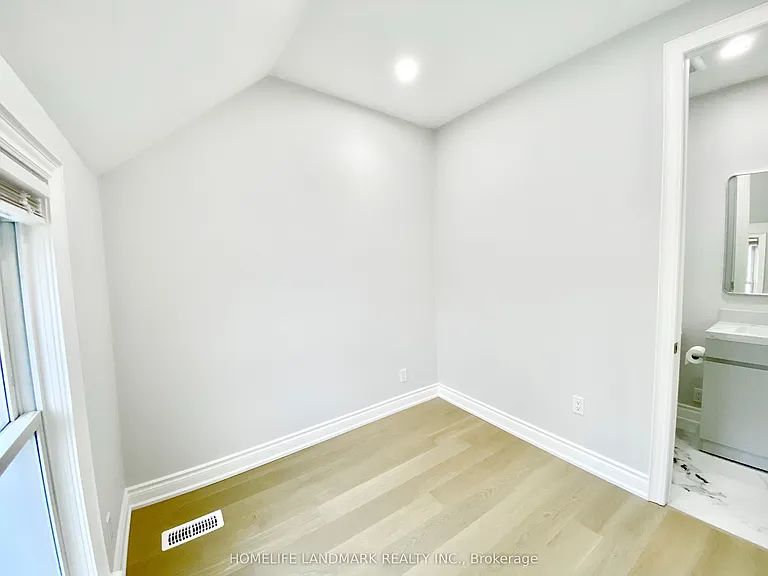41 Arnold Cres #1 — Photo 27