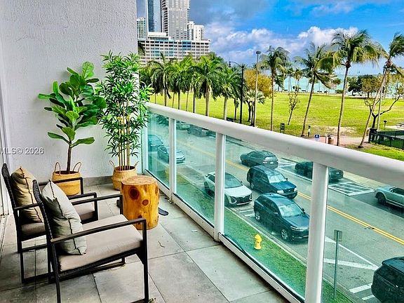 3rd image of 1800 N Bayshore Dr APT 303