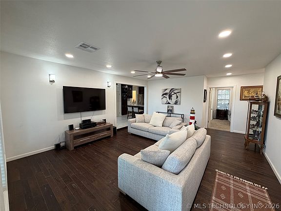3rd image of 60 N Timberlane Cove Rd