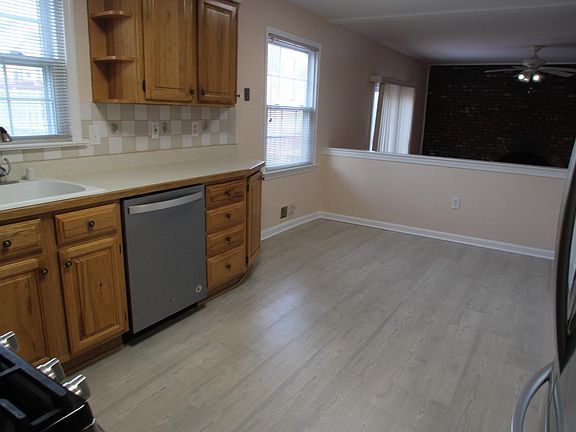 4th image of 1724 Yale Pl