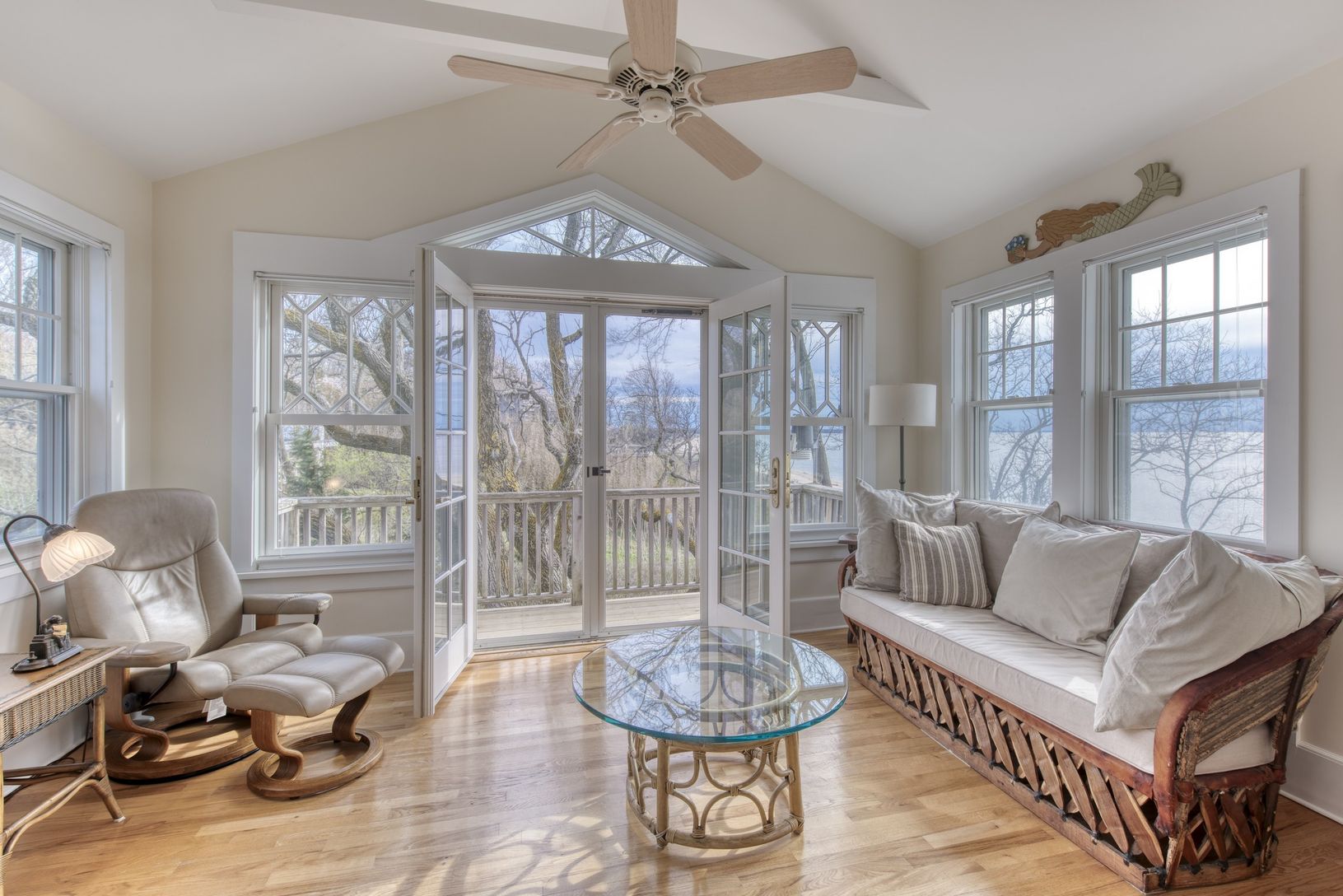  sunroom with balcony