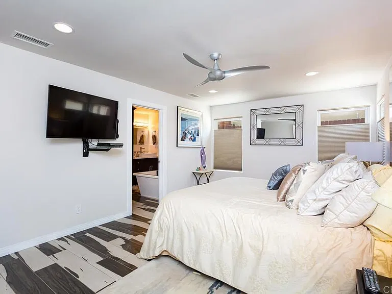 812 Crest Dr — Photo 44